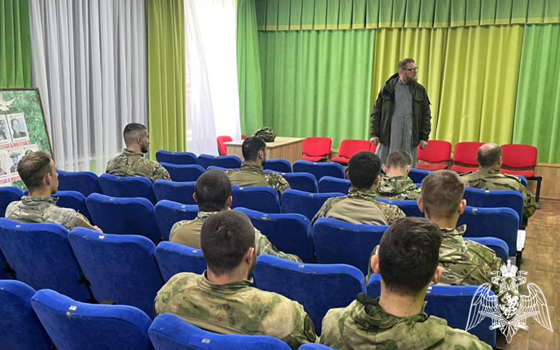 СВЯЩЕННОСЛУЖИТЕЛЬ БЕЛГОРОДСКОЙ ЕПАРХИИ НАВЕСТИЛ РОСГВАРДЕЙЦЕВ, ВЫПОЛНЯЮЩИХ ЗАДАЧИ ПО ЗАЩИТЕ ПРИГРАНИЧЬЯ