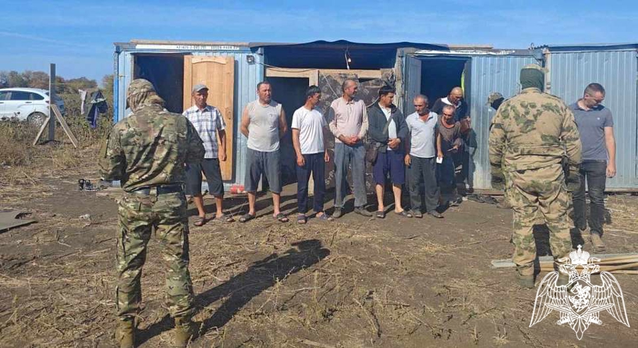 При содействии Росгвардии в Новохоперском районе Воронежской области проходят рейды по соблюдению миграционного законодательства