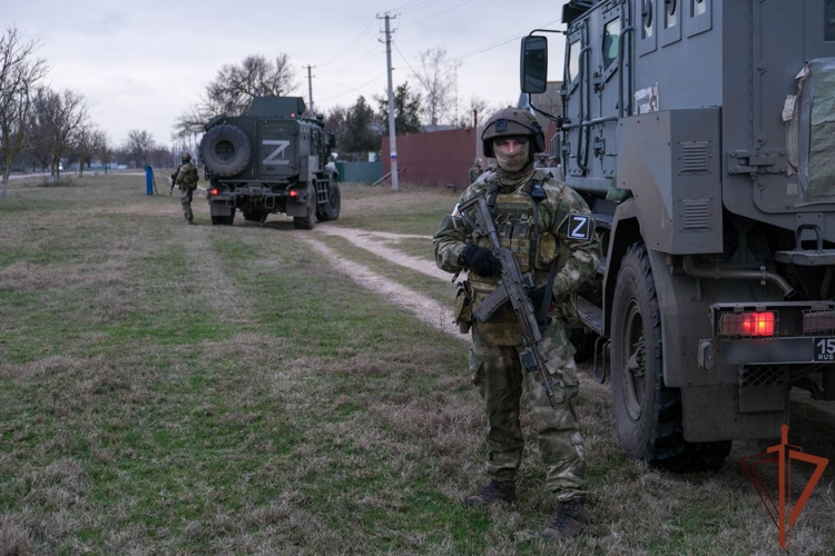 СОТРУДНИКИ СОБР ОТМЕЧАЮТ ПРОФЕССИОНАЛЬНЫЙ ПРАЗДНИК НА БОЕВОМ ПОСТУ