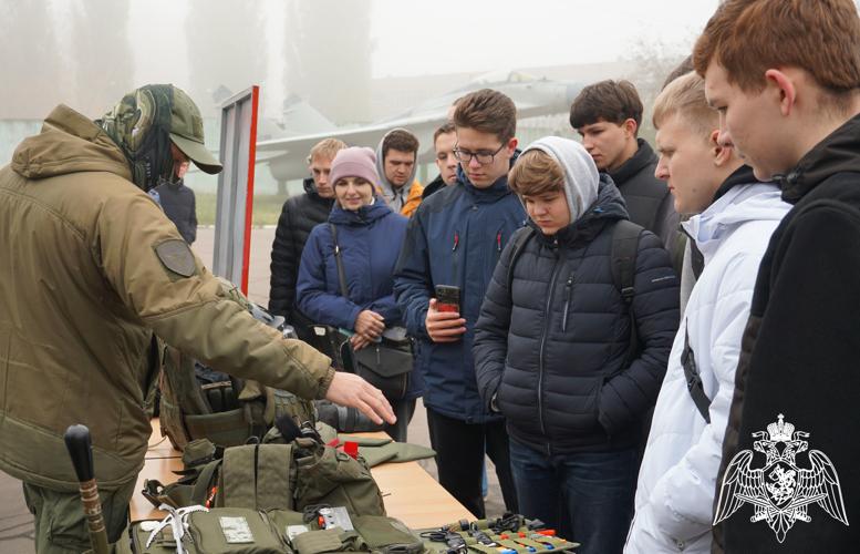 В Воронеже подразделения Росгвардии поддержали ежегодную патриотическую акцию «День призывника»  для молодежи допризывного возраста
