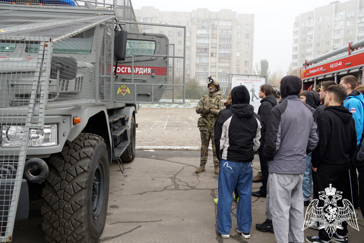 В Воронеже подразделения Росгвардии поддержали ежегодную патриотическую акцию «День призывника»  для молодежи допризывного возраста
