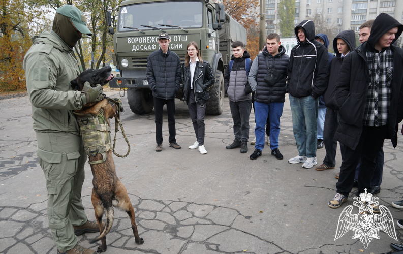 В Воронеже подразделения Росгвардии поддержали ежегодную патриотическую акцию «День призывника»  для молодежи допризывного возраста