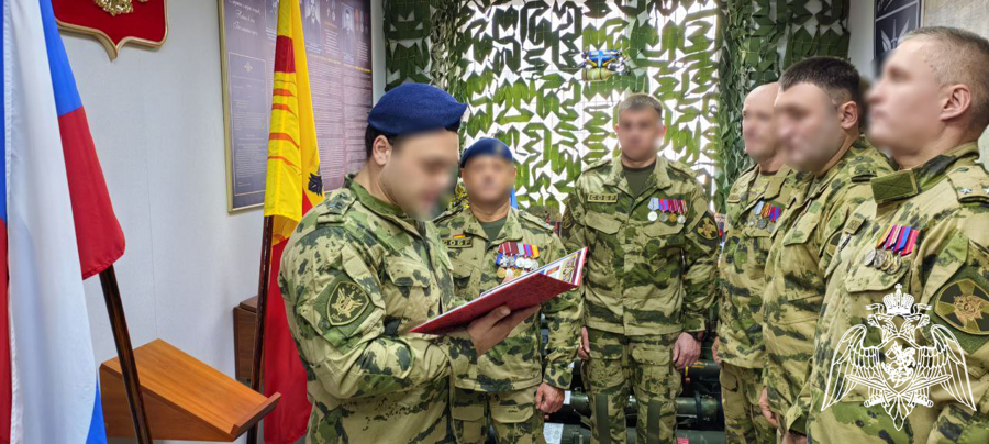 В день образования Специальных отрядов быстрого реагирования Росгвардии молодые сотрудники собр «ДОН» приняли присягу