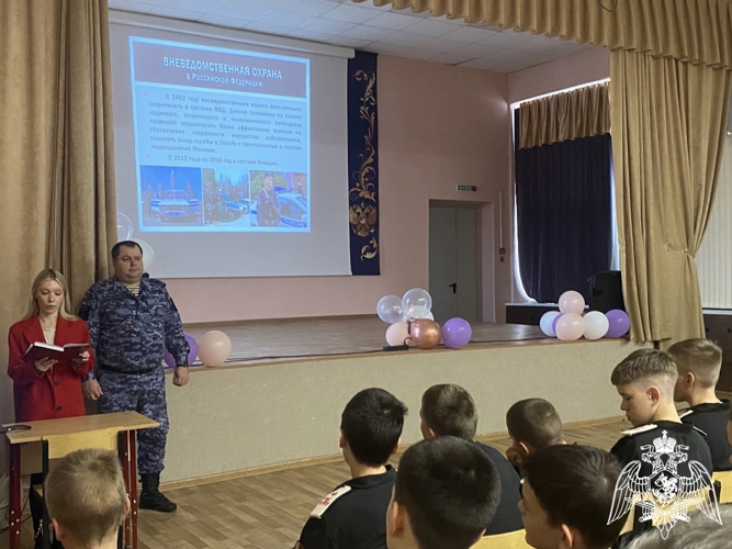Сотрудники вневедомственной охраны провели профориентационное мероприятие в Михайловском кадетском корпусе