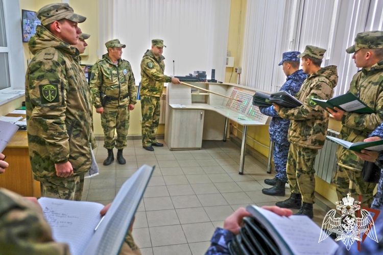 УЧЕБНО-МЕТОДИЧЕСКИЙ СБОР С ОФИЦЕРАМИ-ВЫПУСКНИКАМИ ВОЕННЫХ ВУЗОВ 2025 ГОДА ЗАВЕРШИЛСЯ В ЦЕНТРАЛЬНОМ ОКРУГЕ РОСГВАРДИИ