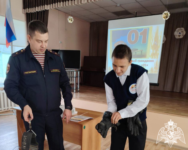 Урок безопасности провели росгвардейцы для школьников Воронежской области