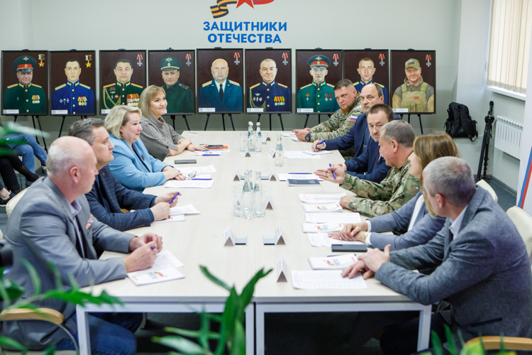 Ветераны Росгвардии посетили региональный филиал фонда поддержки участников СВО «Защитники Отечества»