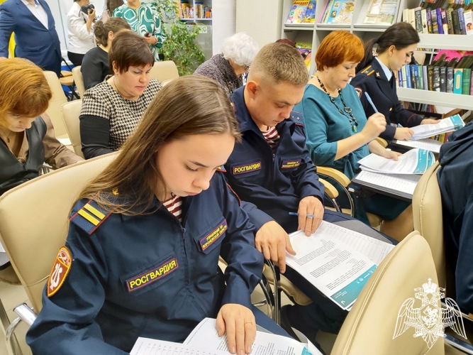 В Воронеже росгвардейцы приняли участие в юбилейной просветительской акции «Большой этнографический диктант» 