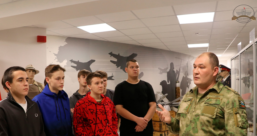 В День военной присяги и ветеранов войск правопорядка росгвардейцы  провели семинар «Служить Отечеству» для допризывной молодёжи 