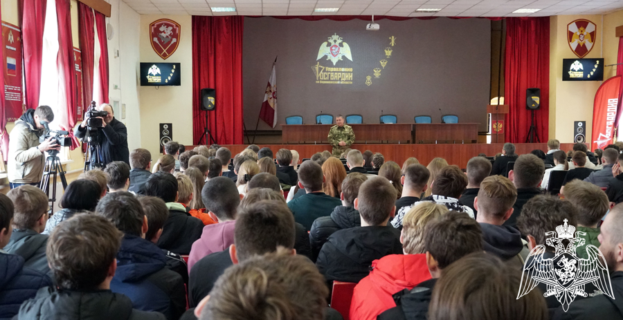 Патриотическую акцию «Открытая Росгвардия - Всероссийский день призывника» провели росгвардейцы в Воронеже