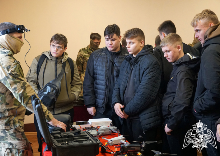 Патриотическую акцию «Открытая Росгвардия - Всероссийский день призывника» провели росгвардейцы в Воронеже