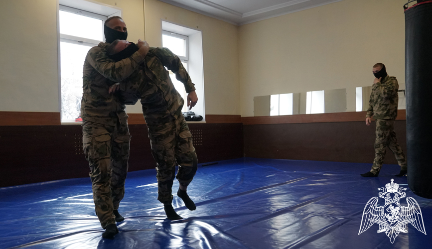 Патриотическую акцию «Открытая Росгвардия - Всероссийский день призывника» провели росгвардейцы в Воронеже