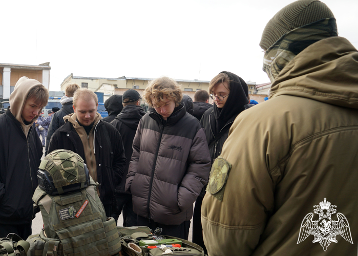 Патриотическую акцию «Открытая Росгвардия - Всероссийский день призывника» провели росгвардейцы в Воронеже