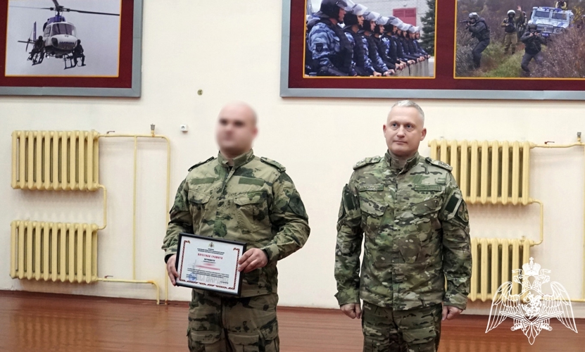 В День образования ОМОН и ОМОН (на транспорте) в Воронеже отличившихся сотрудников спецподразделений отметили медалями, почетными грамотами и благодарностями
