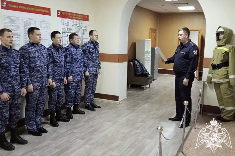 В преддверии новогодних праздников в Управлении Росгвардии по Воронежской области прошло занятие по пожарной безопасности