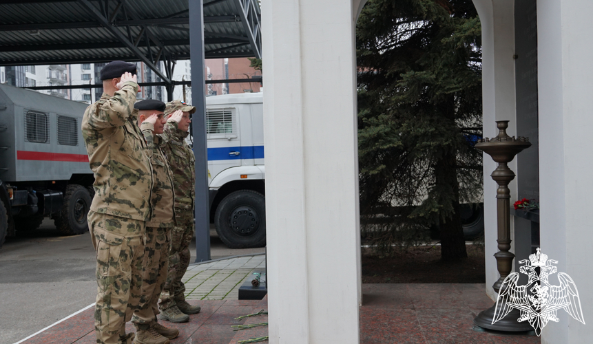 В День образования ОМОН и ОМОН (на транспорте) в Воронеже отличившихся сотрудников спецподразделений отметили медалями, почетными грамотами и благодарностями