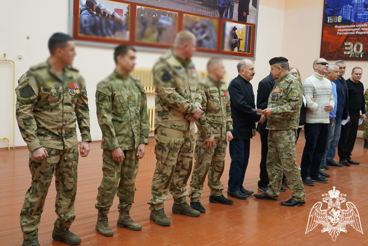 В День образования ОМОН и ОМОН (на транспорте) в Воронеже отличившихся сотрудников спецподразделений отметили медалями, почетными грамотами и благодарностями