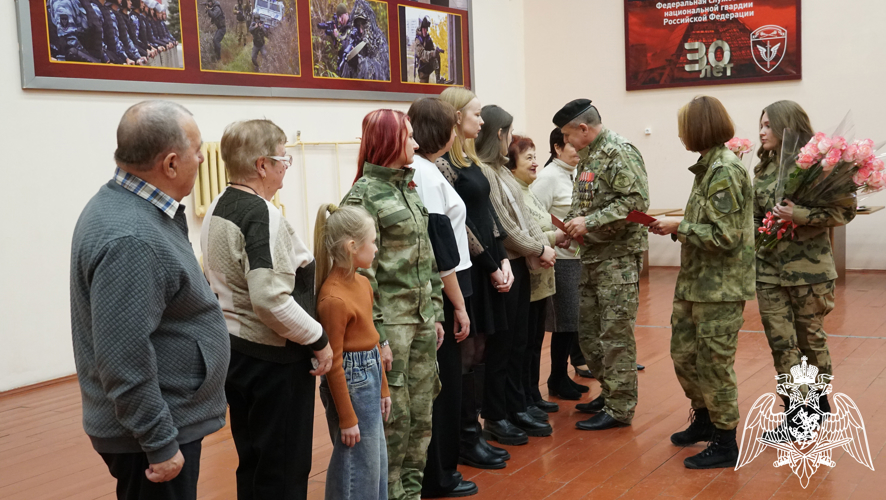 В День образования ОМОН и ОМОН (на транспорте) в Воронеже отличившихся сотрудников спецподразделений отметили медалями, почетными грамотами и благодарностями