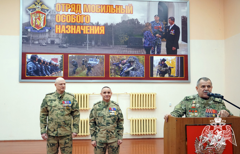 В День образования ОМОН и ОМОН (на транспорте) в Воронеже отличившихся сотрудников спецподразделений отметили медалями, почетными грамотами и благодарностями