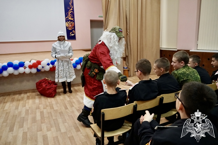 В Воронеже продолжается Всероссийская акция Росгвардии «Дед Мороз специального назначения» 