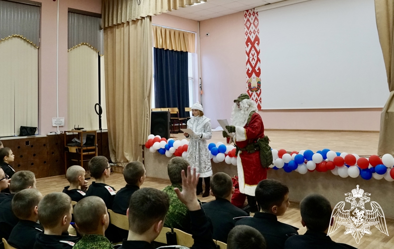 В Воронеже продолжается Всероссийская акция Росгвардии «Дед Мороз специального назначения» 