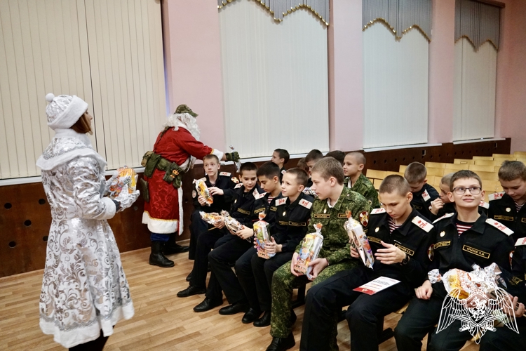 В Воронеже продолжается Всероссийская акция Росгвардии «Дед Мороз специального назначения» 