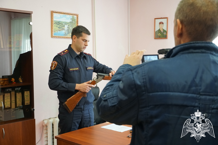 В преддверии новогодних праздников сотрудники Росгвардии напоминают о правилах хранения оружия