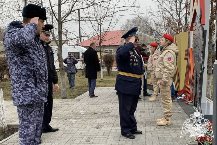 Сотрудники Росгвардии почтили память героев, павших в ходе специальной военной операции