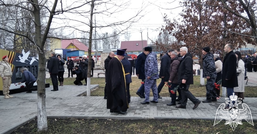 Сотрудники Росгвардии почтили память героев, павших в ходе специальной военной операции