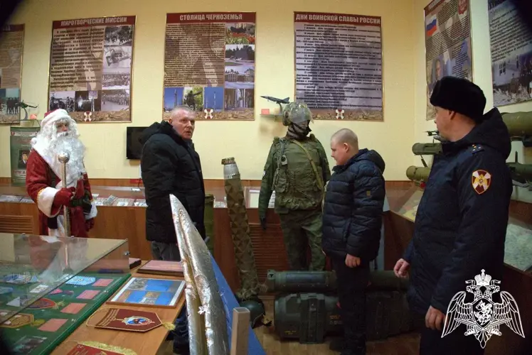 Дед Мороз специального назначения Росгвардии исполнил мечту мальчика в рамках региональной акции «Елка желаний»
