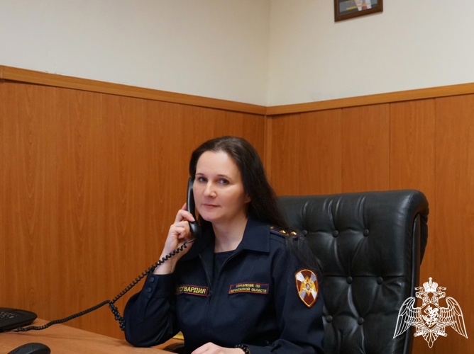 В ходе прямой телефонной линии представитель Росгвардии ответила на вопросы жителей Воронежа и области  о прохождении службы в ведомстве