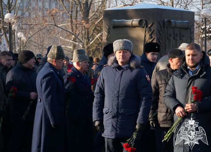 Заместитель начальника Управления Росгвардии по Воронежской области почтил память погибших в боях за освобождение Воронежа