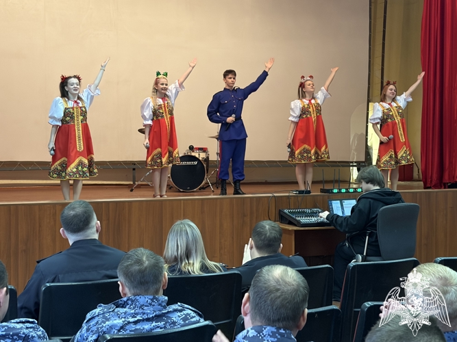 В Воронеже состоялся новогодний концерт для военнослужащих и сотрудников Росгвардии