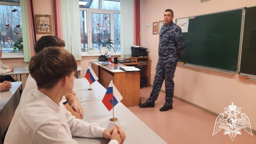 Сотрудники Росгвардии рассказали школьникам Воронежской области о ведомственных вузах