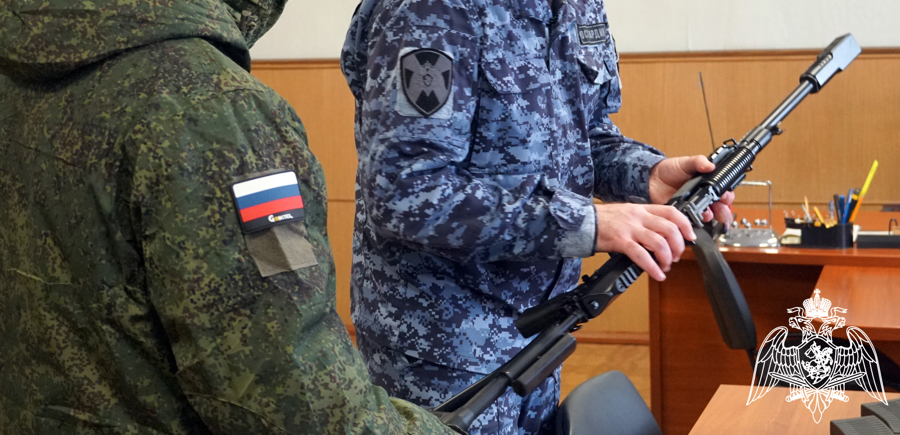­В Воронежской области росгвардейцы передали первую в 2026 году партию гражданского оружия в зону СВО