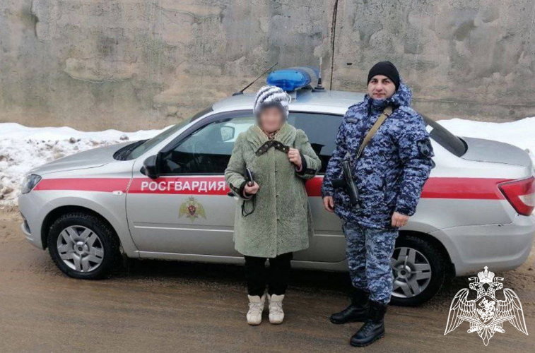 Сотрудники Росгвардии оказали помощь пожилой жительнице Воронежа