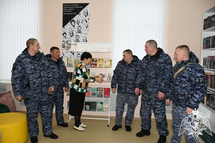 СОТРУДНИКИ ВНЕВЕДОМСТВЕННОЙ ОХРАНЫ ПОСЕТИЛИ БИБЛИОТЕКУ В ВОРОНЕЖСКОЙ ОБЛАСТИ 
