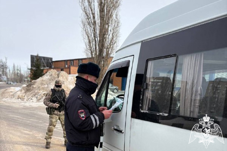 В ВОРОНЕЖСКОЙ ОБЛАСТИ СОТРУДНИКИ РОСГВАРДИИ ОКАЗАЛИ СОДЕЙСТВИЕ ПОЛИЦИИ ПРИ ПРОВЕДЕНИИ МАСШТАБНОГО ПРОФИЛАКТИЧЕСКОГО РЕЙДА
