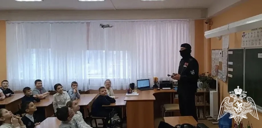 В рамках акции «Дни Росгвардии» росгвардейцы посетили воронежских школьников 