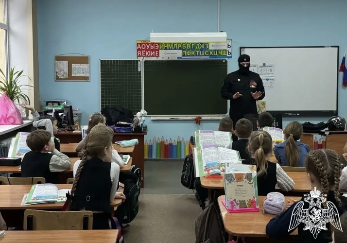 Сотрудники Росгвардии провели урок мужества в преддверии «Дня Росгвардии»