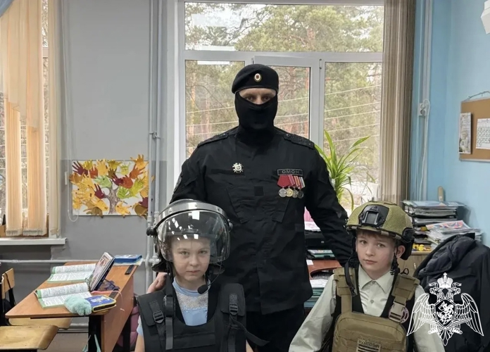 Сотрудники Росгвардии провели урок мужества в преддверии «Дня Росгвардии»