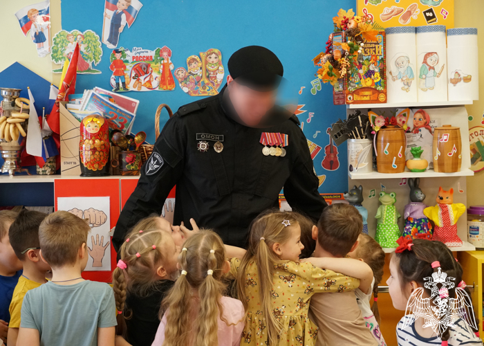 СОТРУДНИКИ РОСГВАРДИИ ПРОВЕЛИ УРОК БЕЗОПАСНОСТИ В ДОШКОЛЬНОМ УЧРЕЖДЕНИИ ВОРОНЕЖА