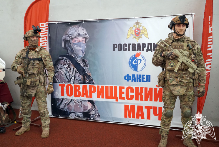 В Воронеже в преддверии 10-летия ведомства команда Росгвардии сыграла товарищеский матч с футболистами-легендами «Факела»