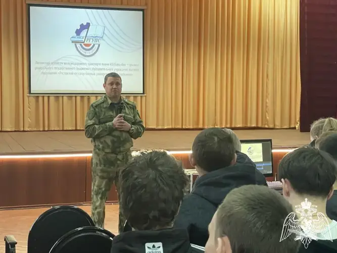 В Воронежской области Росгвардия реализует масштабный цикл мероприятий, направленных на профессиональную ориентацию и воспитание патриотизма среди подрастающего поколения