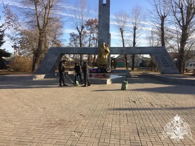 РОСГВАРДЕЙЦЫ В ВОРОНЕЖЕ БЛАГОУСТРОИЛИ МЕМОРИАЛЬНЫЕ МЕСТА В ЧЕСТЬ ГЕРОЕВ ВЕЛИКОЙ ОТЕЧЕСТВЕННОЙ ВОЙНЫ