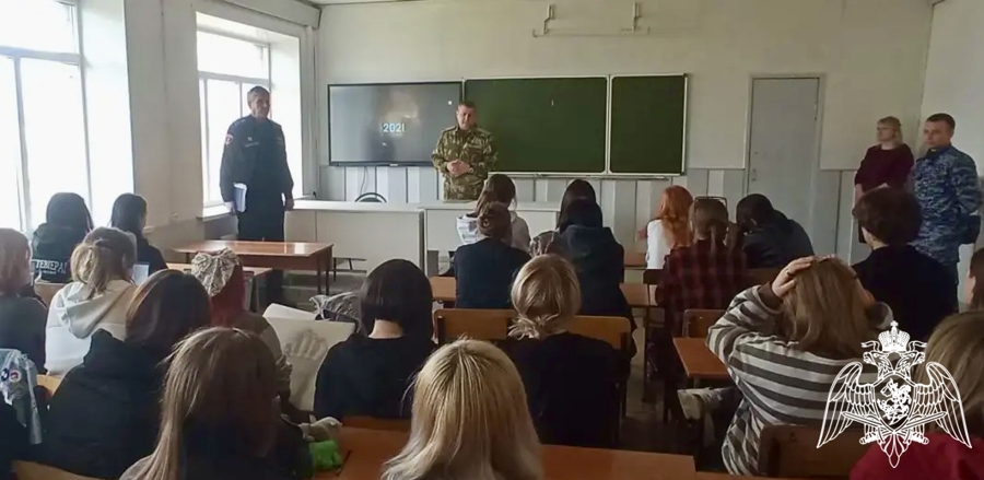 Росгвардия активно работает с подрастающим поколением в Воронежской области, предлагая им уникальную возможность познакомиться с миром служебных профессий
