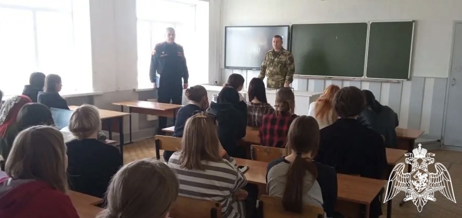 Росгвардия активно работает с подрастающим поколением в Воронежской области, предлагая им уникальную возможность познакомиться с миром служебных профессий
