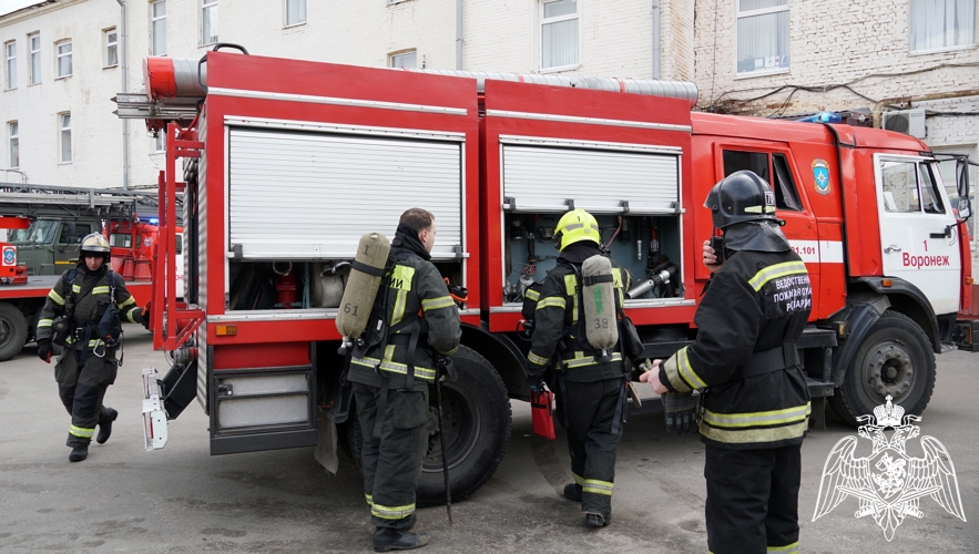 В Воронеже Росгвардия и МЧС провели пожарно-тактические учения 