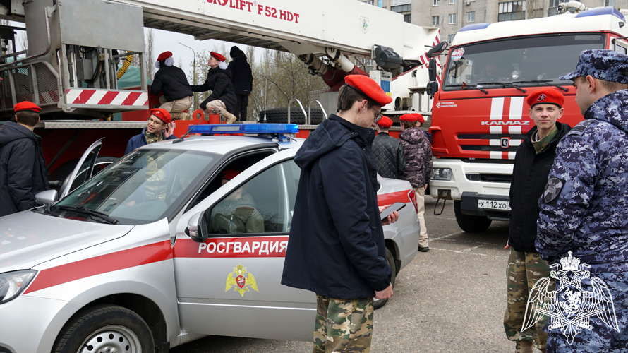 В Воронеже росгвардейцы стали частью ежегодной патриотической акции  « День призывника»  для молодежи допризывного возраста 