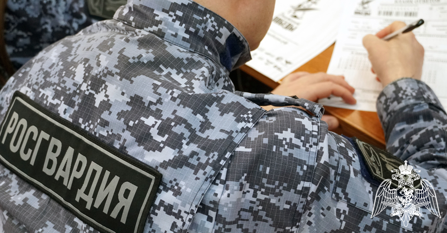   Порядка 60 представителей Росгвардии написали «Диктант Победы» в Воронеже